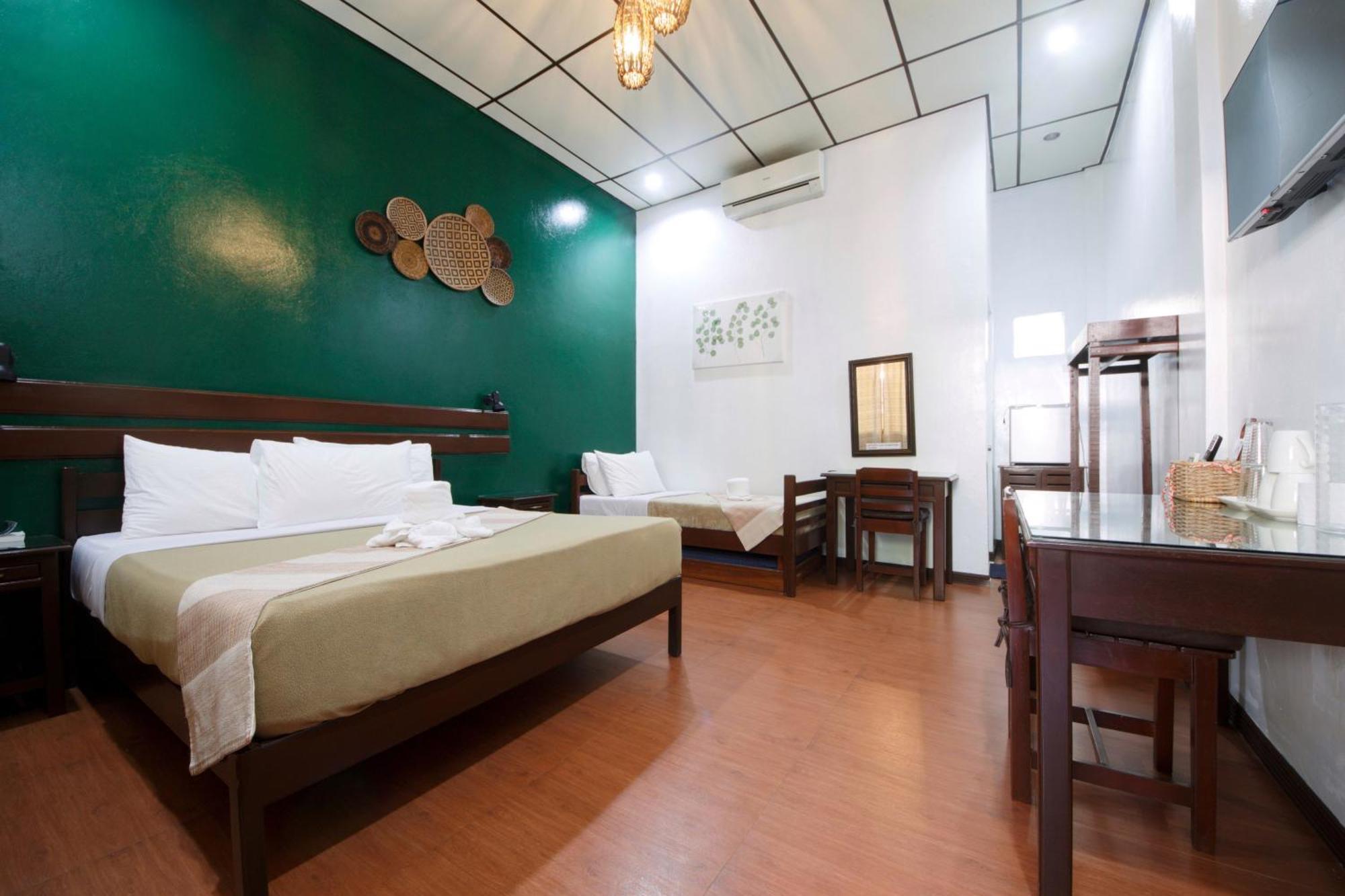 Ala Amid Bed And Breakfast Puerto Princesa Esterno foto