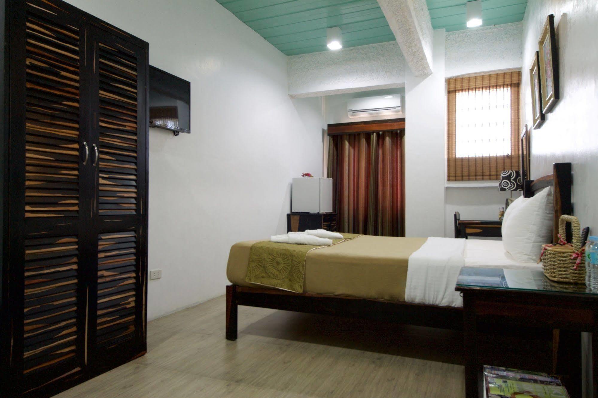 Ala Amid Bed And Breakfast Puerto Princesa Esterno foto