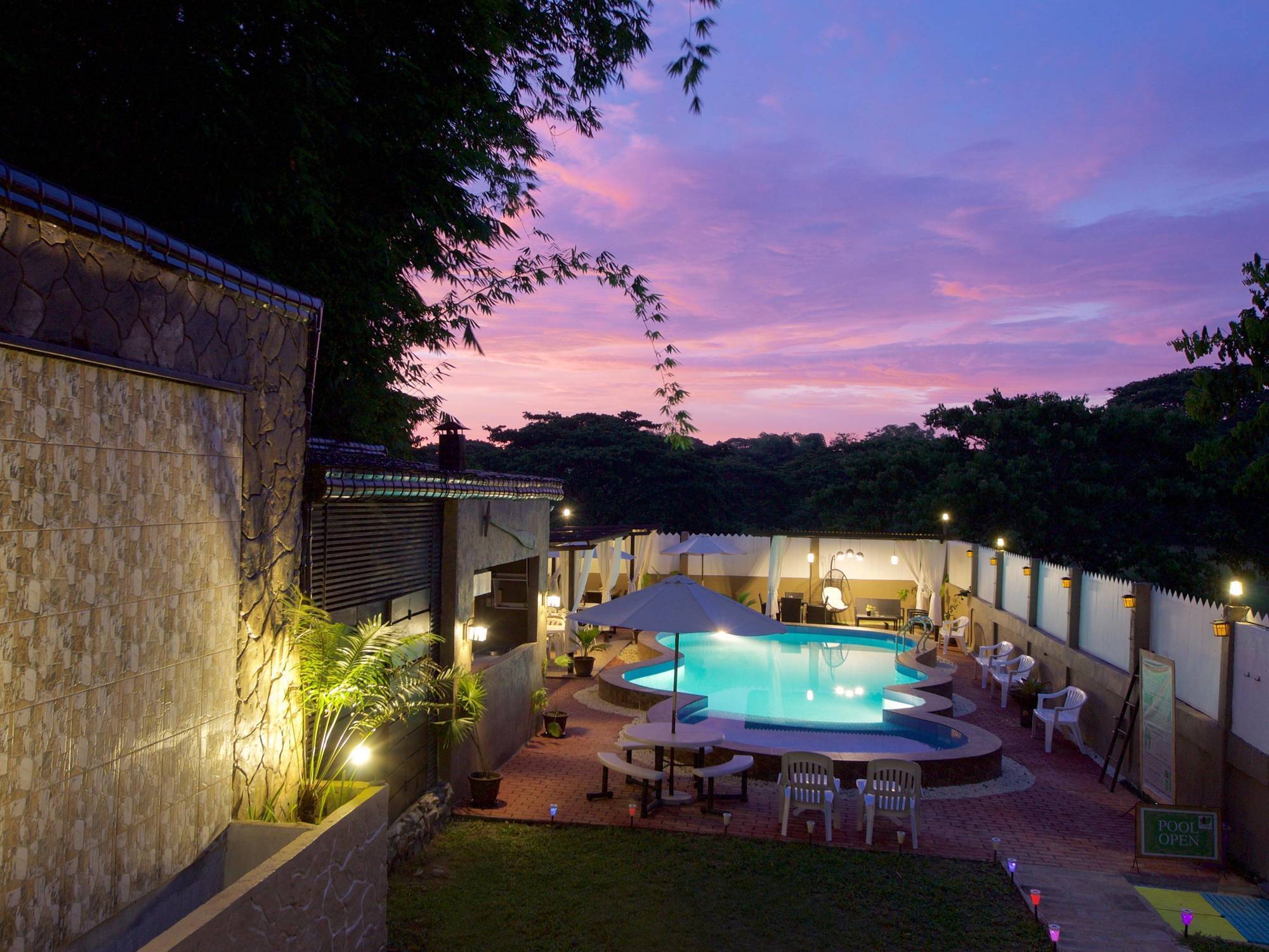 Ala Amid Bed And Breakfast Puerto Princesa Esterno foto